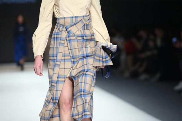 服裝類(lèi)展示